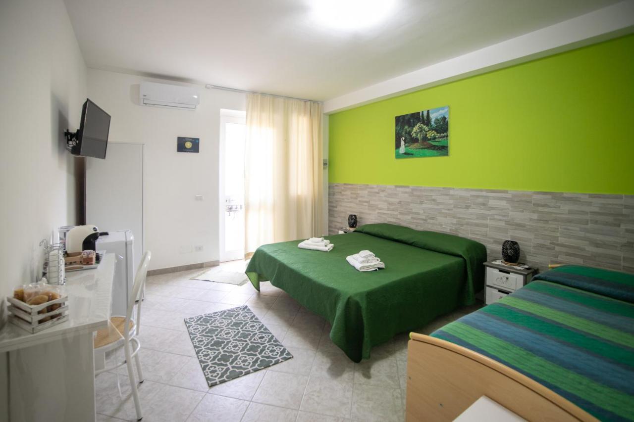 Royal Rooms Terracina Luaran gambar